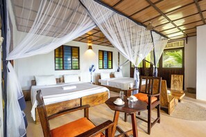 Superior-Vierbettzimmer, 1 Schlafzimmer, Nichtraucher, eingeschränkter Meerblick (Bungalow) | Zimmersafe, individuell dekoriert, Verdunkelungsvorhänge