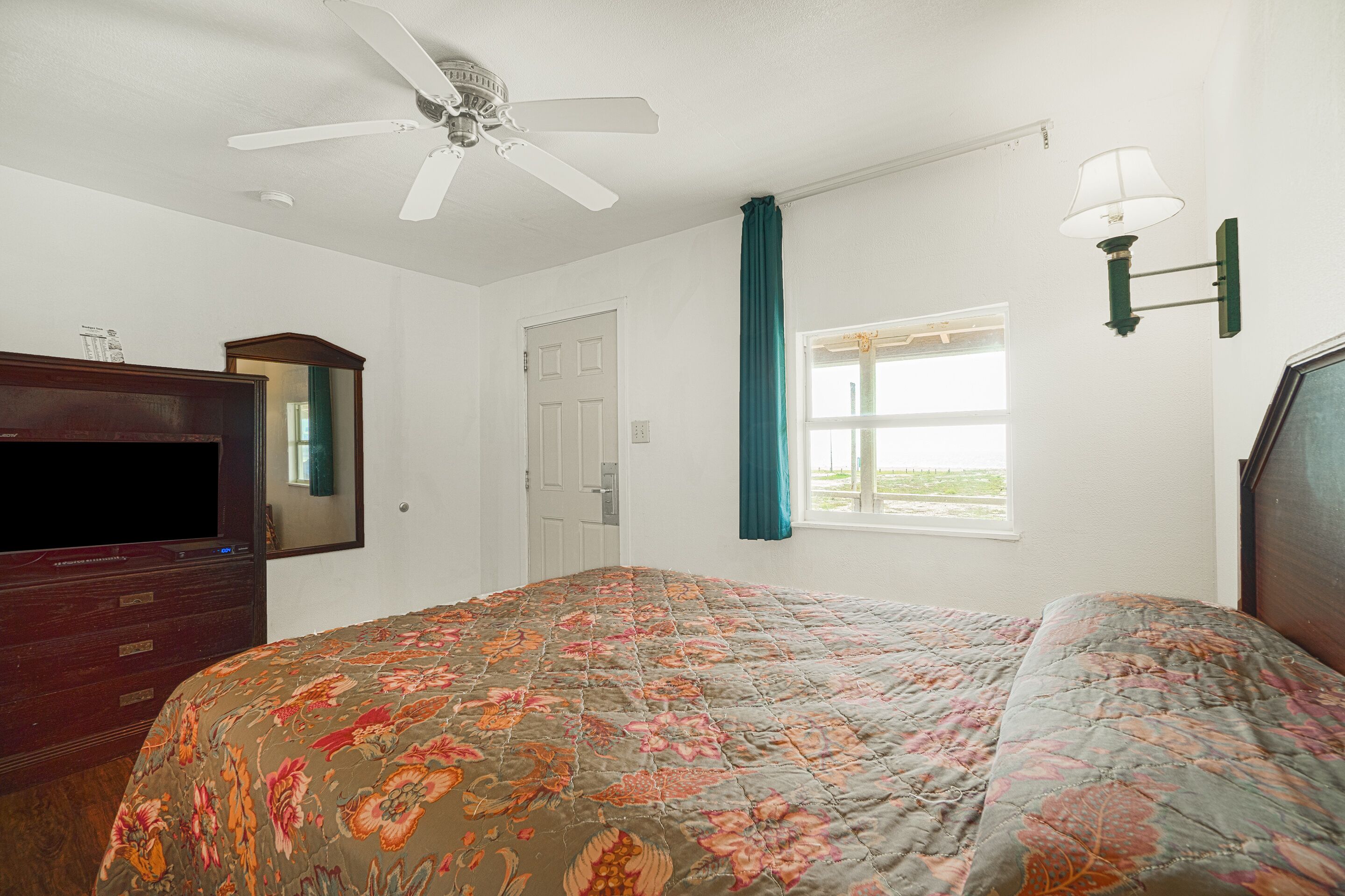 Desk, free WiFi, bed sheets