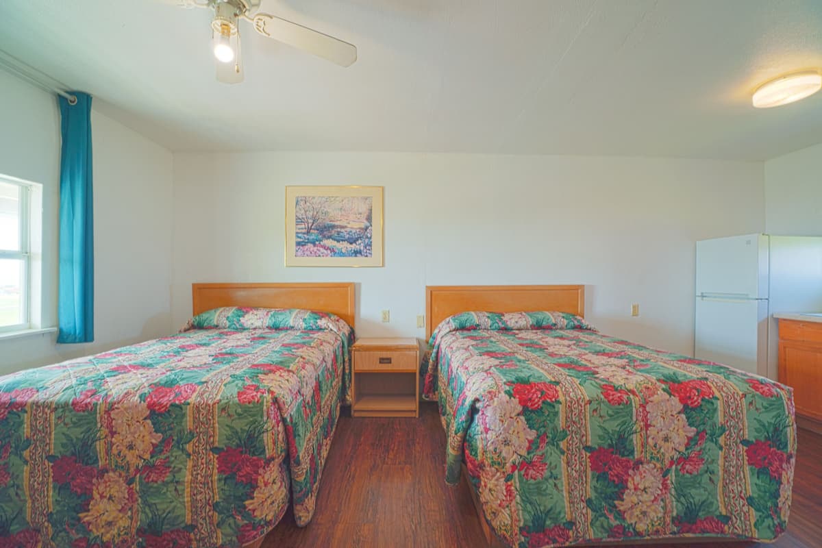 Habitación, 2 camas dobles, fumadores, cocina básica | Escritorio, wifi gratis, ropa de cama
