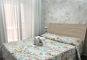 Premium Double Room | In-room safe, desk, blackout drapes, soundproofing - Napoli House Dream (Naples)