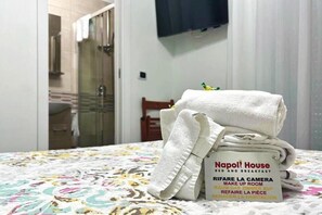 Premium Double Room | In-room safe, desk, blackout drapes, soundproofing - Napoli House Dream (Naples)