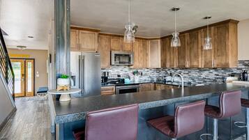 Refrigerador, microondas, parrilla de estufa y lavavajillas