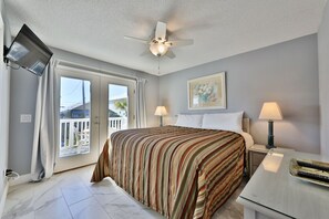6 bedrooms, iron/ironing board, WiFi, bed sheets