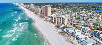 Newly Purchased 6 Bedroom 4 Bath Beach House with private Pool!