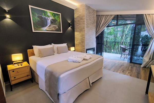 Stuga Deluxe | 1 sovrum, minibar och värdeförvaringsskåp på rummet