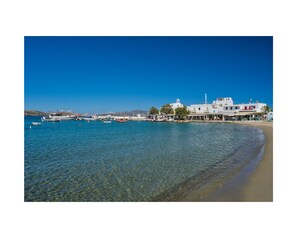 På stranden