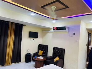 City Single Room, 1 Bedroom, Non Smoking | Desk, free WiFi - Hotel Almarkaz (Islamabad)