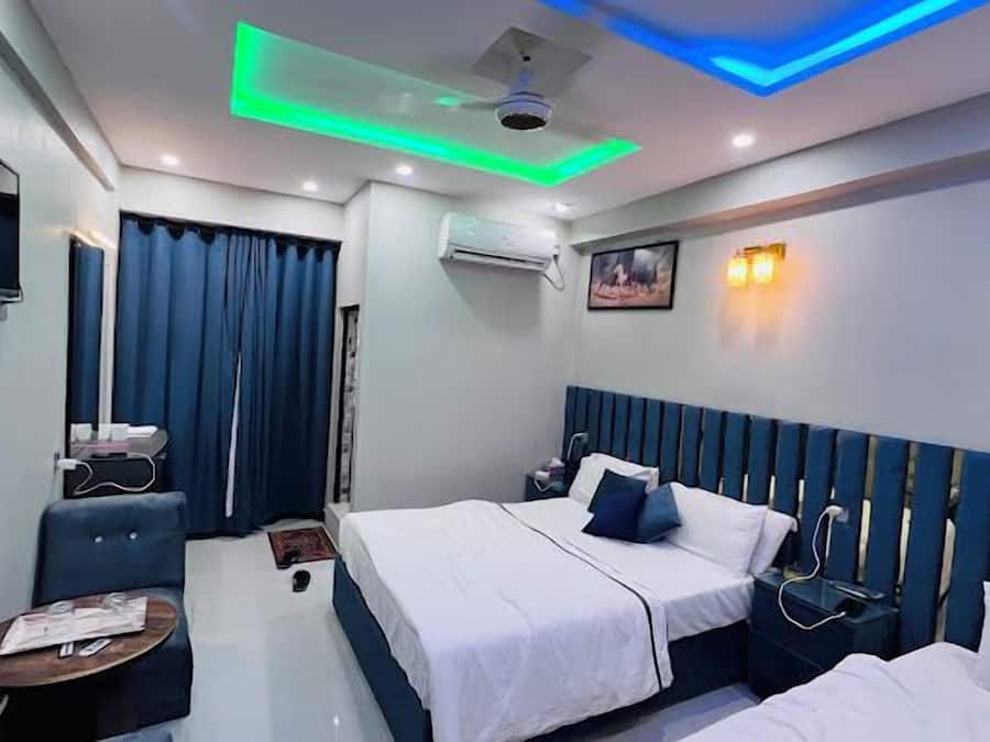 Dobbeltrom – basic, byutsikt | Skrivebord og wi-fi (inkludert)