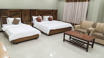 Phòng 4 Deluxe, 4 phòng ngủ | Bàn, truy cập Internet không dây miễn phí