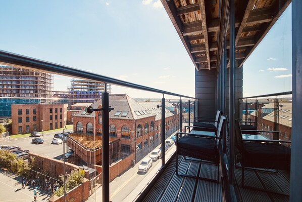 Deluxe Apartment, Ensuite | Balcony view - King Deluxe City Apt Large Balcony& Free Parking! (Leeds)