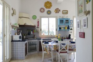Fridge, microwave, oven, stovetop - Villa Soleado - Marzamemi, San Lorenzo (Noto) (Noto)