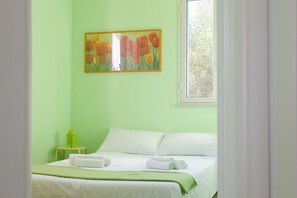 4 chambres, coffre-fort, fer et planche à repasser, lit de bébé portatif
