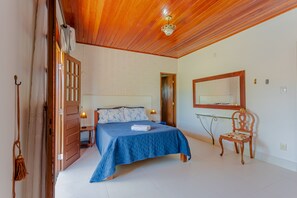 Casa básica | 4 quartos, cortinas blackout, ferros/tábuas de passar roupa