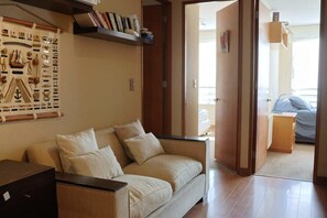 TV, offices - Mapocho Riverside - Premium 3BDR + Service Room in Vitacura (Santiago)