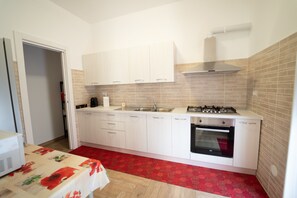 Private kitchen - Campanella Apartment - Holiday Home (Isola di Capo Rizzuto)