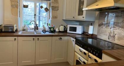 Gorgeous Listed Central 5* Cottage Abbey Views