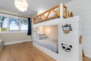 5 bedrooms, iron/ironing board, travel cot, WiFi