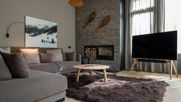 Apartamento Elite | Zona de estar | Televisión LED de 42 pulgadas con canales digitales, una televisión