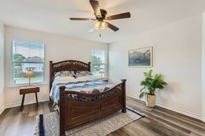 4 chambres, fer et planche à repasser, Wi-Fi, literie fournie