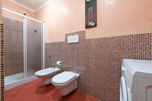 Towels, toilet paper - Apartment in the Borgo (manerba del garda)