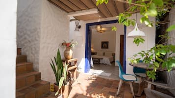 Family Room | 1 bedroom, free WiFi, bed sheets