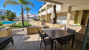 Outdoor dining - Duplex com Vista Piscina Barbeque Garagem 5 Minutos da Praia (Albufeira)