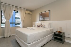 1 bedroom, iron/ironing board, WiFi, bed sheets - Rooftop Pool | Balcony with Sea View #CA45 (Florianópolis)