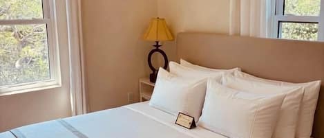 3 bedrooms, desk, iron/ironing board, free WiFi