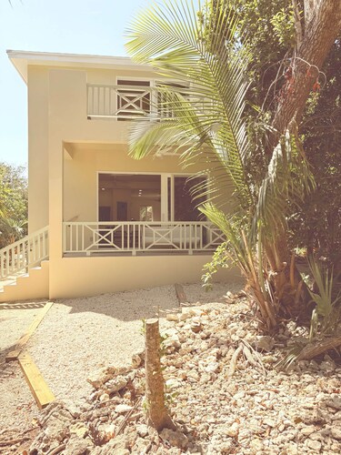 Lo key cottages, The Beehive