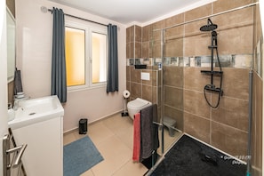 Hair dryer, towels - Les Pénates - Appt vue mer proche plage (Arrondissement of Saint-Pierre)
