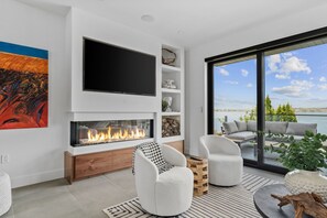 Interior - Luxurious Waterfront Home in PEC (Belleville)