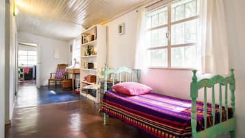 5 quartos, escrivaninha, Wi-Fi, roupa de cama