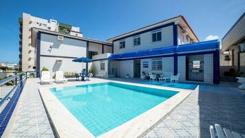 3 piscinas al aire libre, sillones reclinables de piscina