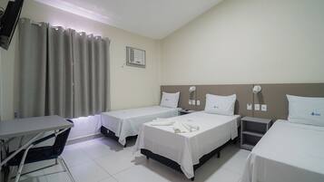 Escritorio y espacio para trabajar con laptop