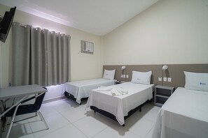 Standard Room | Desk, laptop workspace, soundproofing, free WiFi - Hotel Pousada do Farol (Aracaju)