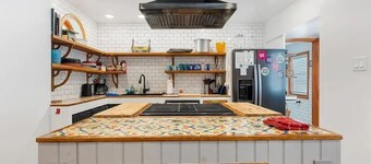 Yellow Brick Road Cottage by the Beach