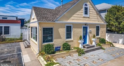 Yellow Brick Road Cottage by the Beach