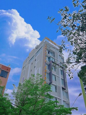 Front of property - Nha Trang Crystal Hotel (Nha Trang)