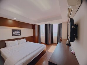 Deluxe Double Room | Desk, laptop workspace, free WiFi - Nha Trang Crystal Hotel (Nha Trang)