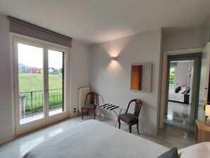 2 bedrooms, iron/ironing board, WiFi