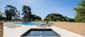 Two bed apartment with Pool close to Grimaud Village