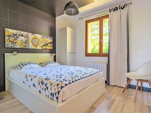 3 عدّة غرف نوم ومكواة/لوح كي وواي فاي