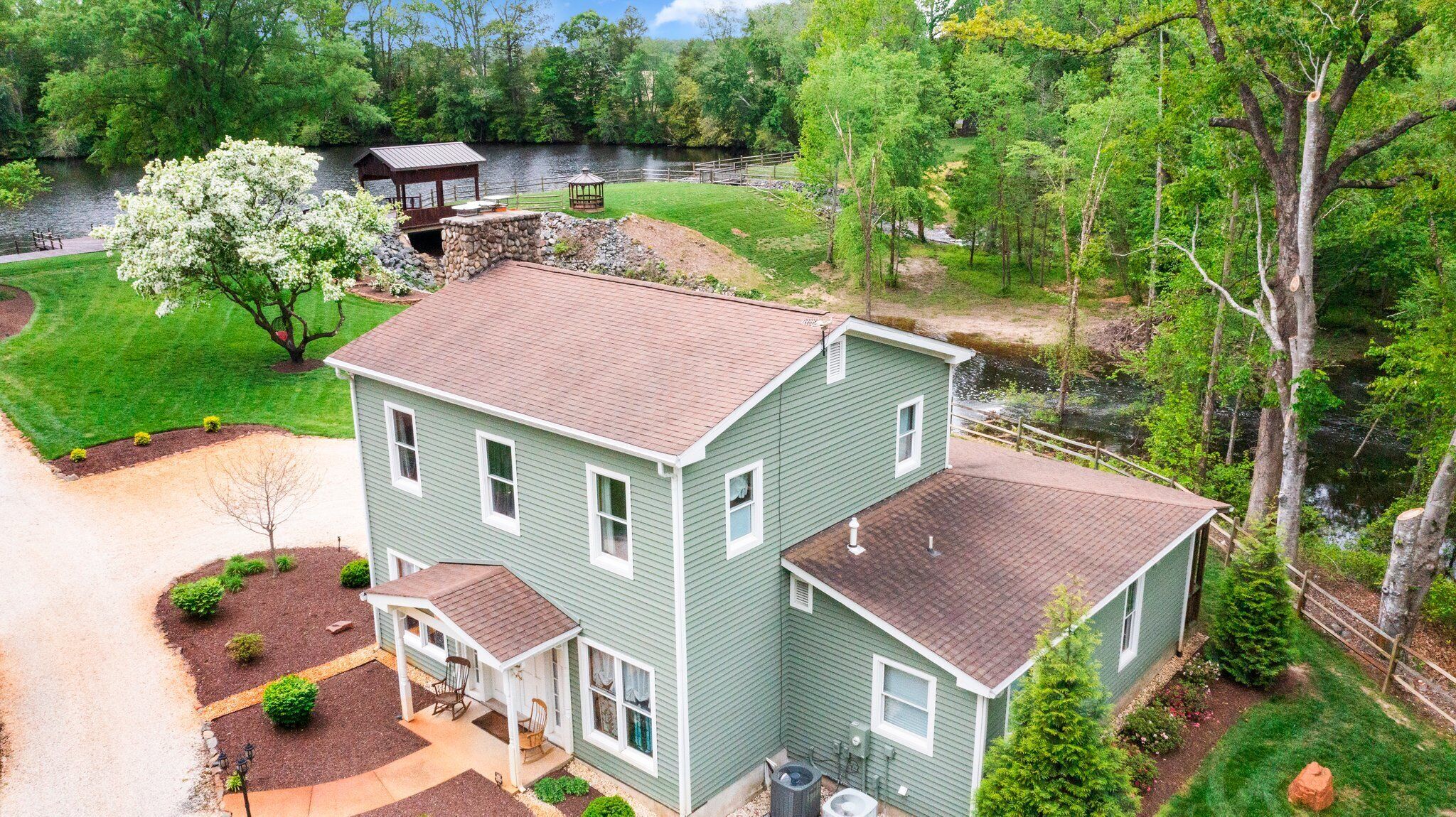 45 Acre Private Lake, Pickle Ball Courts, Fire Pit, Kayaks/SUP, King's Dominion