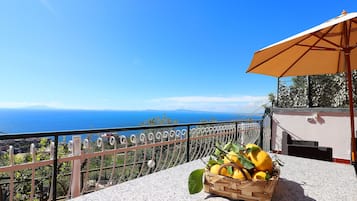Comfort House | Terrace/patio