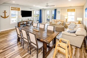 TV - Bay-view condo w/Free Wifi,  pools, outdoor shower, gym, lanai & beach access (Virginia Beach)