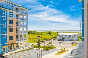 Exterior - Bay-view condo w/Free Wifi,  pools, outdoor shower, gym, lanai & beach access (Virginia Beach)