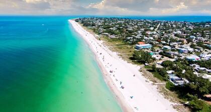 1925 Historic Bradenton Bungalow, convenient to downtown and Anna Maria Island!