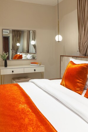 Deluxe Room | Individually furnished, desk, laptop workspace, iron/ironing board