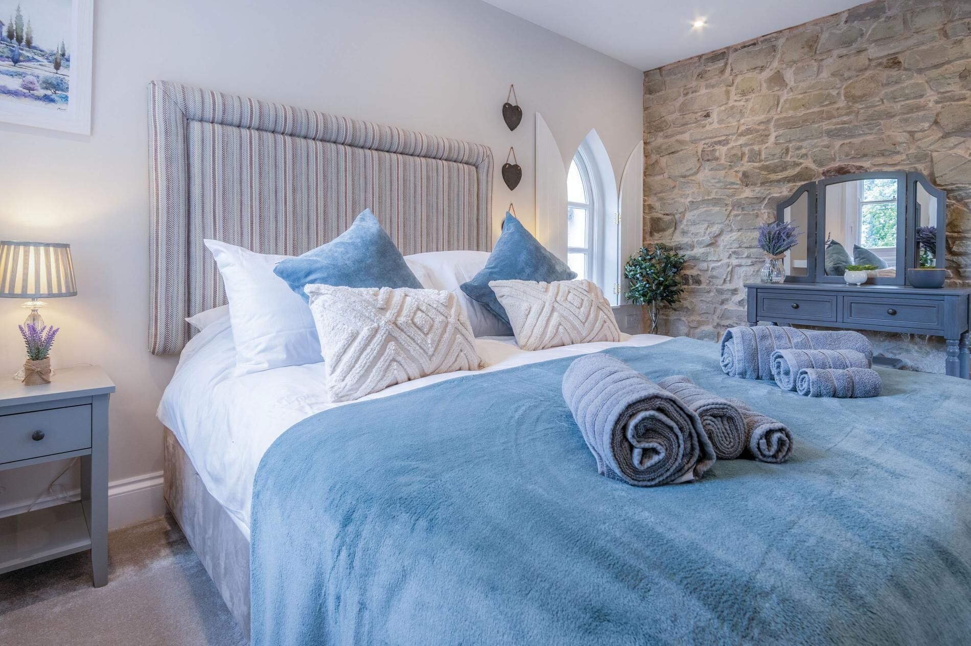 6 bedrooms, desk, iron/ironing board, WiFi