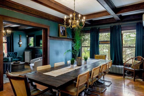 Detroit's Riverside Hideaway